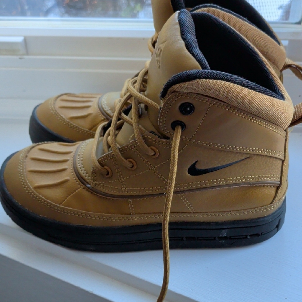 Nike Brown and Black Outdoor Boots